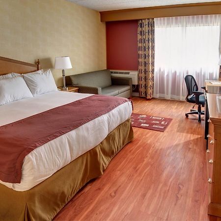 Ramada By Wyndham Томс Ривър Екстериор снимка