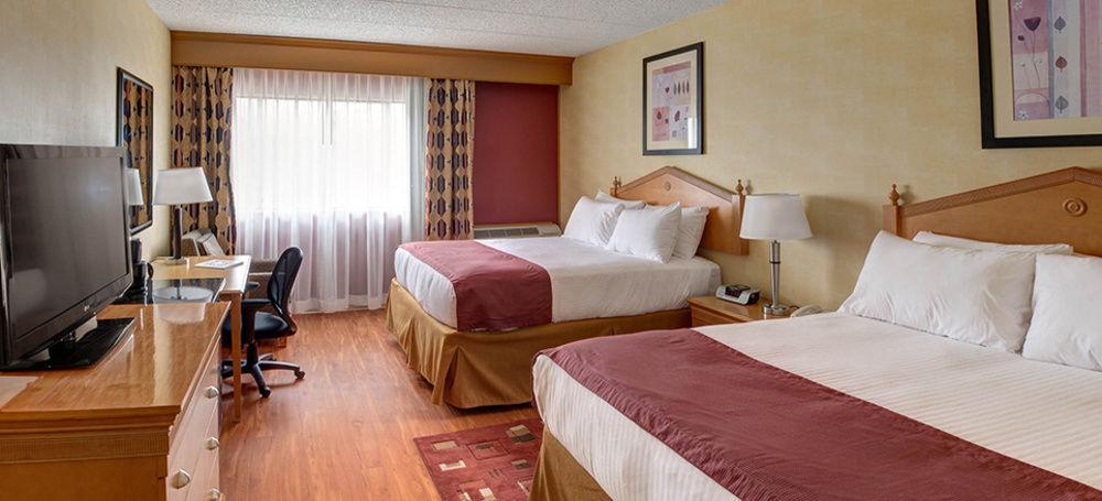Ramada By Wyndham Томс Ривър Екстериор снимка