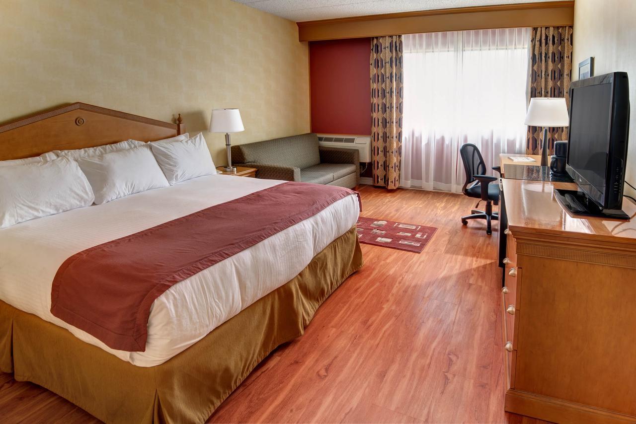 Ramada By Wyndham Toms River Hotel Екстериор снимка